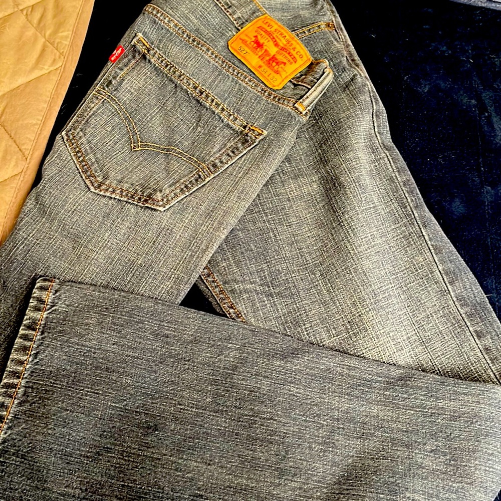 Levi jeans - W34 L32  Model 527